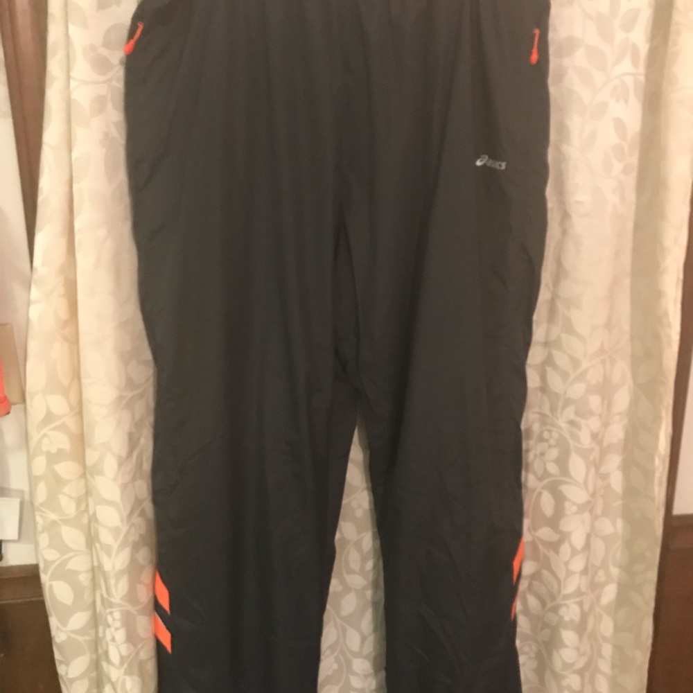 ASICS men’s jogger. Great workout wear!